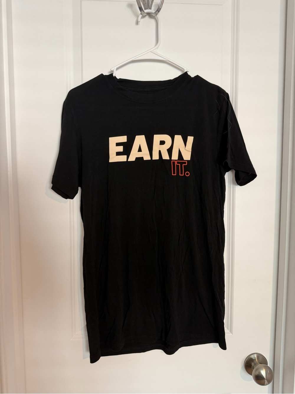 CHLKD Up Men’s ‘Earn It’ Workout T-shirt